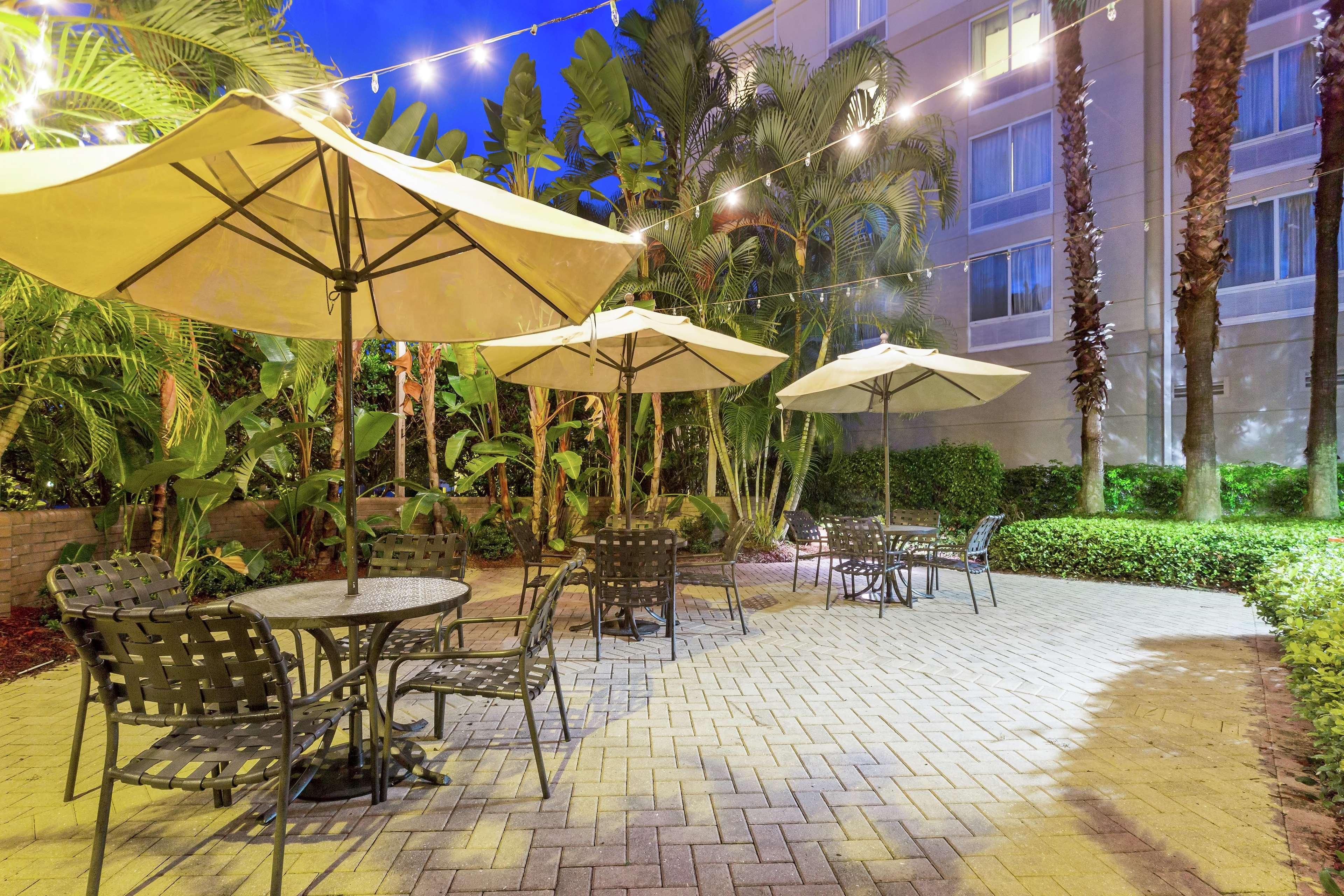 Hilton Garden Inn Fort Myers Extérieur photo