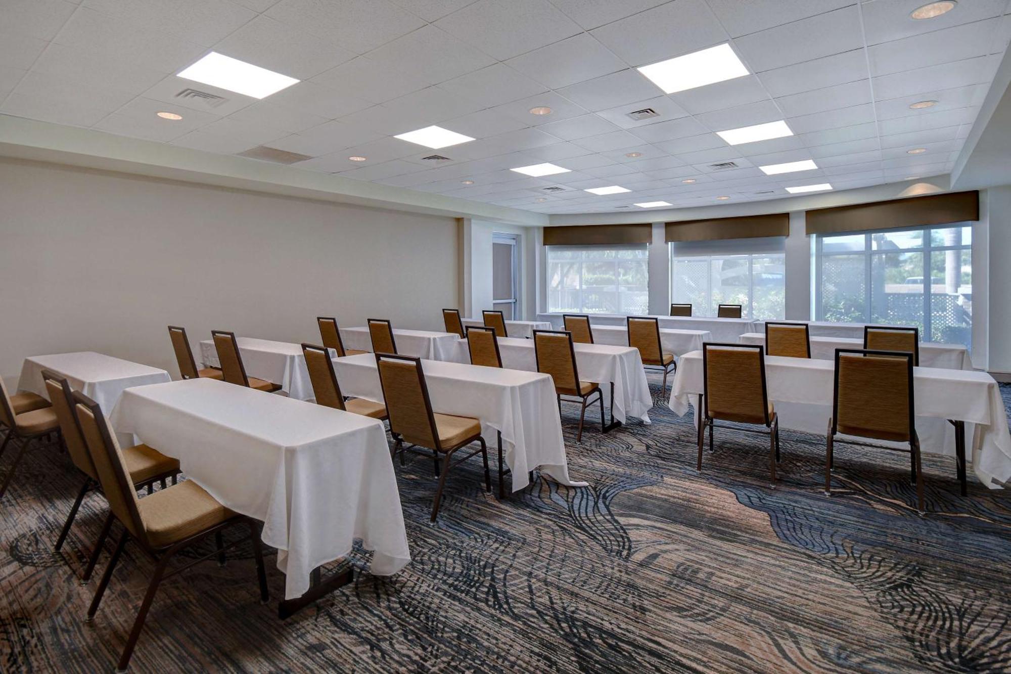 Hilton Garden Inn Fort Myers Extérieur photo
