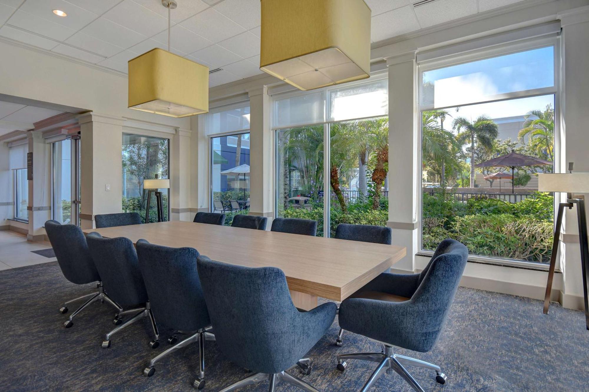 Hilton Garden Inn Fort Myers Extérieur photo