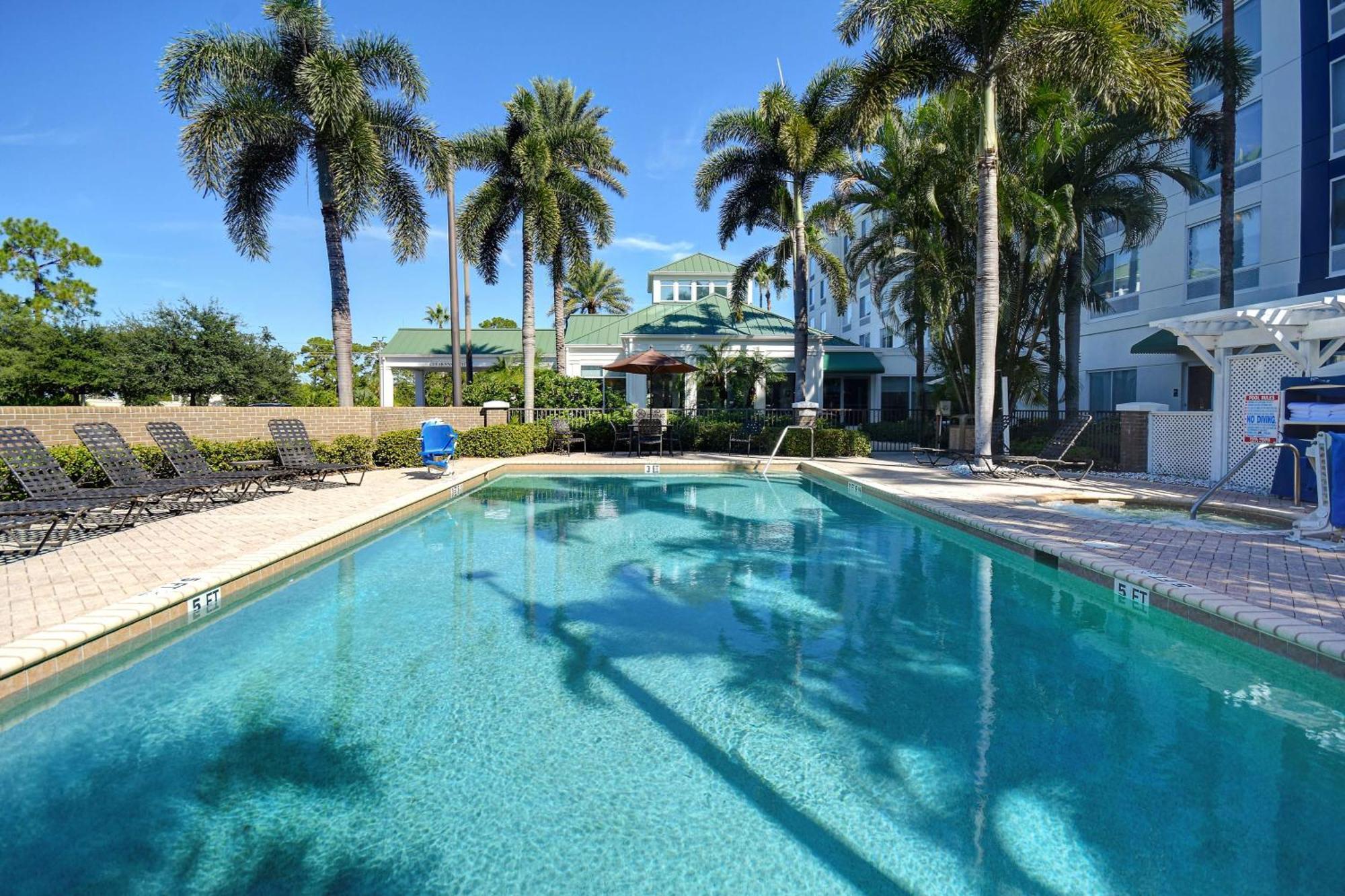 Hilton Garden Inn Fort Myers Extérieur photo