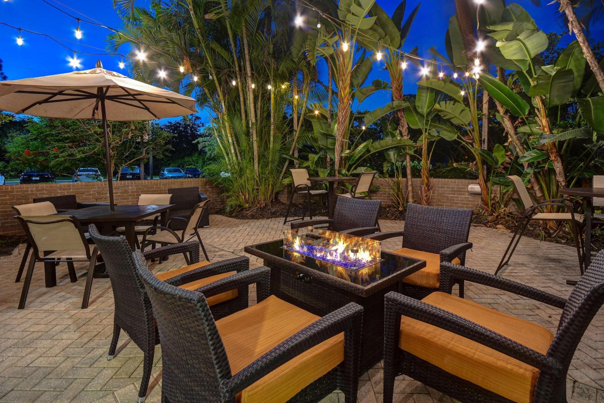 Hilton Garden Inn Fort Myers Extérieur photo