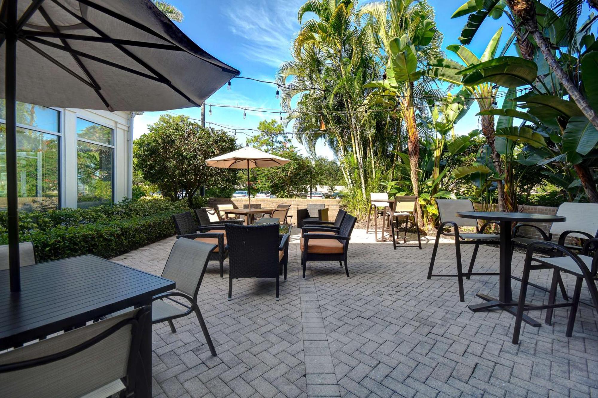 Hilton Garden Inn Fort Myers Extérieur photo